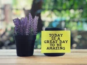 Lavender-pot-and-inspirational-quote-on-sticky-note